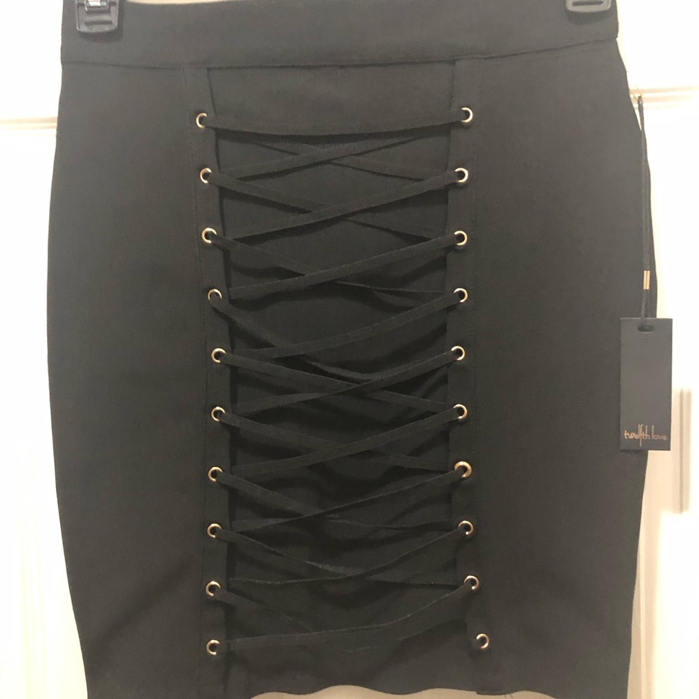 Women’s stretch black skirt